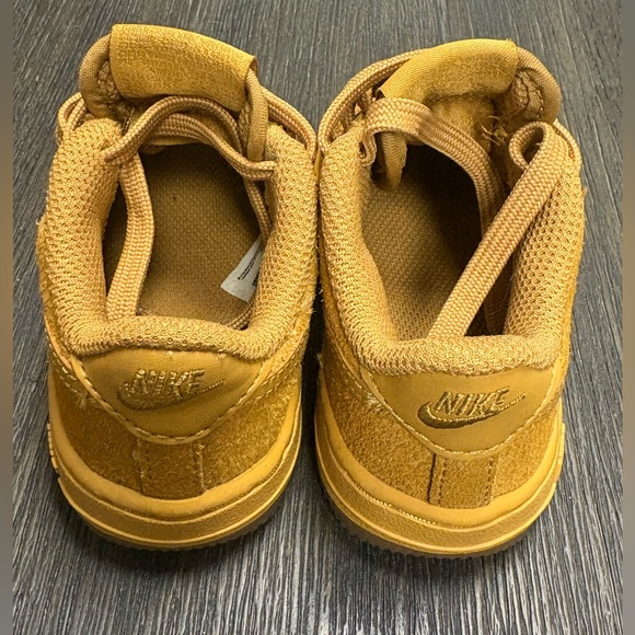 Wheat Gum Nike Toddler LV8 Light Brown Childs 5 - Picture 5 of 6
